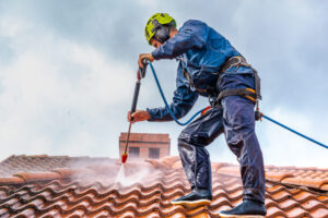 Czyszczenie wysokoci艣nieniowe dach贸w